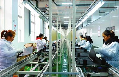 千余台电脑液晶显示器搭乘“长安号”启运吉尔吉斯斯坦，助力中亚通讯产品市场发展